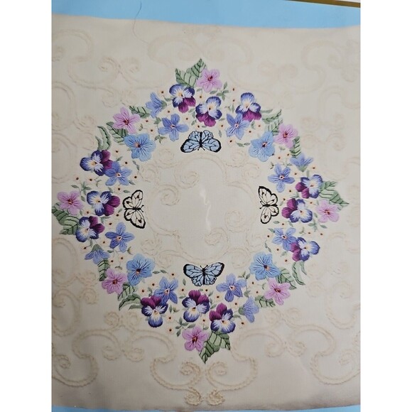 E103 DESIGN WORKS Candlewicking Embroidery Kit 14X14 Floral Pillow Elenor Engle - Picture 2 of 6